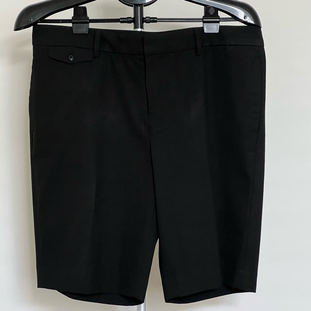 GAP Women’s Stretch Dress Black Flat Front Shorts Size 10